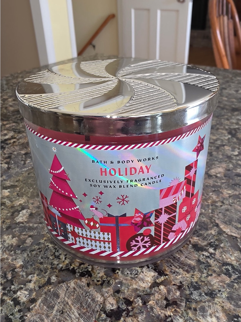 Bath & Body Works Holiday Soy Wax Blend Candle — Pink/Red Lit for under a minute